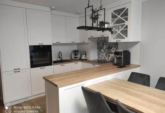 Apartment for Rent Bohater  w Getta Warszawskiego has Balcony rooms