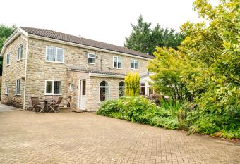 Luxurious Country Retreat in Winford has Balcony rooms