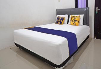 OYO 92938 Kost Putih Syariah allows 18 year olds to book a room