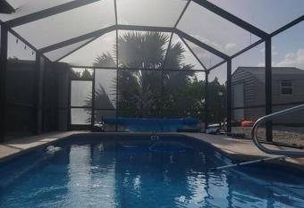 Cape Coral Heated Pool, Jacuzzi has rooms with a private hot tub