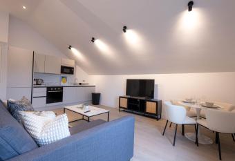 Stylish Apartments with Balcony for upper apartments & Free Parking in a prime location - Five Miles from Heathrow Airport allows 18 year olds to book a room