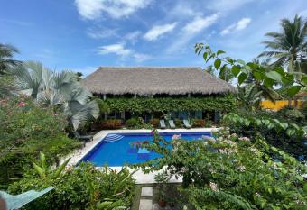 Hotel Atelie del Mar allows 18 year olds to book a room