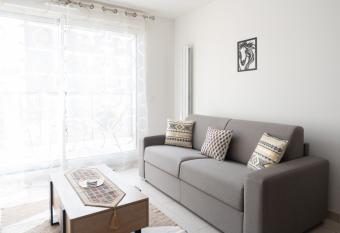 High standing cocoon near Paris has Balcony rooms