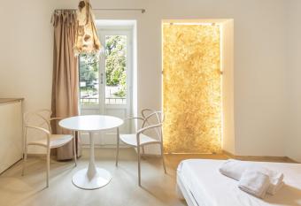 Nido di Gemma allows 18 year olds to book a room