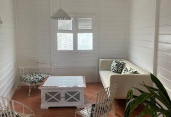 La maison rose allows 18 year olds to book a room