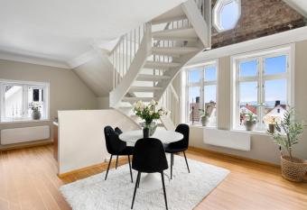 Leilighet i Stavanger has rooms with a private hot tub