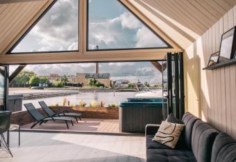 Ostas M  jas allows 18 year olds to book a room