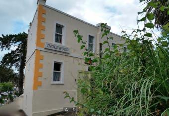 Inglewood Palm Hotel, Abbey Sands Torquay allows 18 year olds to book a room