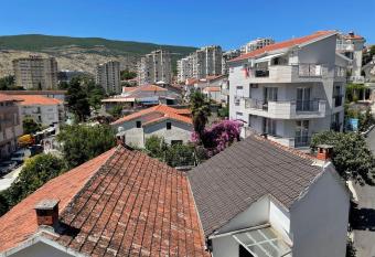 Apartment Magnolia has Balcony rooms