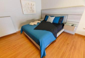 LUX APARTMENT has Balcony rooms