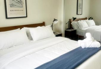 Beautiful Chicago 2BD 1BA allows 18 year olds to book a room