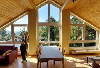 Traumlage mit Traumblick allows 18 year olds to book a room