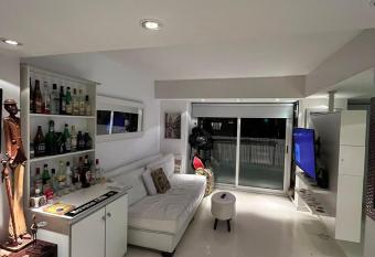 Apart Recoleta con jacuzzi y balc  n con parrilla propio has rooms with a private hot tub