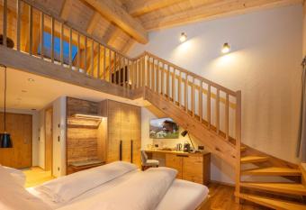 Mountain Lodge has Balcony rooms