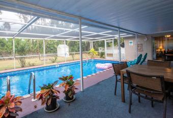 Private Home 3/2, Pool Spa, next to beach Pets ok! has rooms with a private hot tub