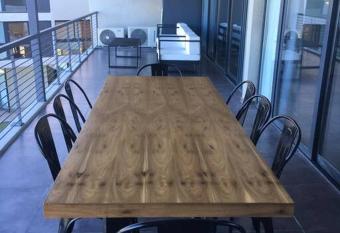 Depto. Los Molinos (Previaje) allows 18 year olds to book a room