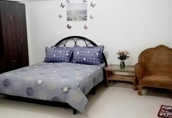 Stylish & Cozy Studio in Lapu-Lapu with swimming Pool has Balcony rooms