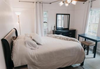 Jefferson Flat - Balcony Suite has Balcony rooms