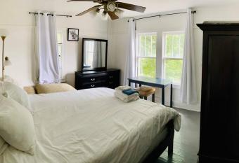 Jefferson Flat - Guest Room has Balcony rooms