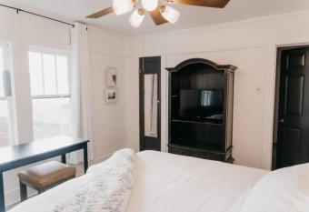 Jefferson Flat - Master Room has Balcony rooms