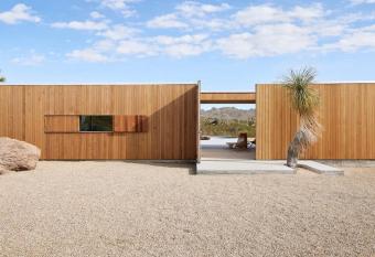 Landing House Joshua Tree l Modern Pavilion l Pool has Balcony rooms