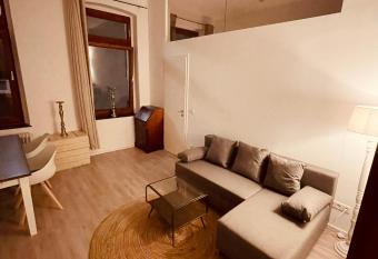 Retro Appartement im Herzen von K  ln Deutz has Balcony rooms