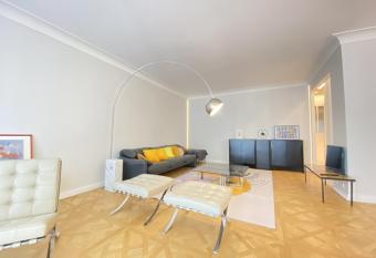 Le Victor Hugo, Rodez Centre has Balcony rooms