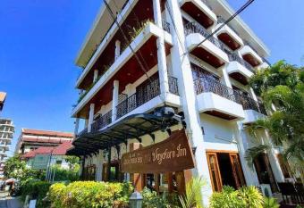 VayakornInn hotel has Balcony rooms