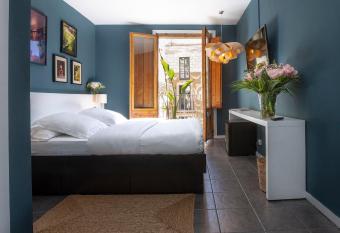 Hostal Sol y K has Balcony rooms