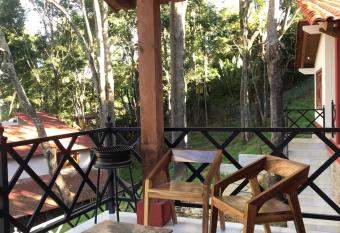 Caba  a Lunamiel 3 has rooms with a private hot tub