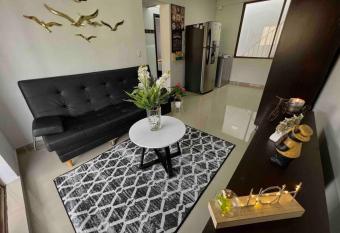 Amplio y Acogedor cerca al mall plaza has Balcony rooms