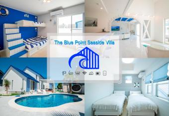 THE BLUE POINT -Seaside Villa- has rooms with a private hot tub