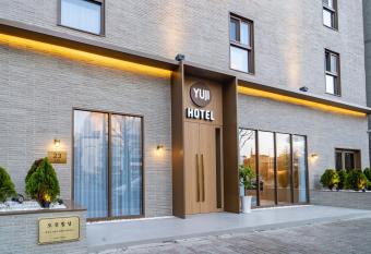 Goyang Hotel Yuji allows 18 year olds to book a room