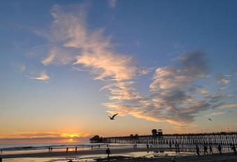 Cozy Oceanside Retreat-Walk to Beach! has Balcony rooms