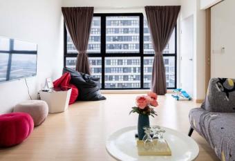 D   sara Sungai Buloh Sentral MRT Linked             4          allows 18 year olds to book a room