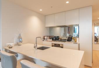 Panoramic Paradise with Parking & Amenities has rooms with a private hot tub