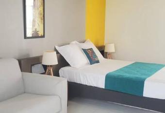 Les aliz  s vue mer au Manganao. has rooms with a private hot tub