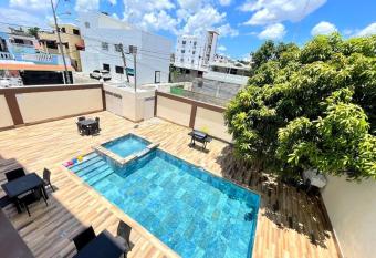 Habitaci  n para dos. allows 18 year olds to book a room