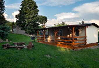 LAURAHAUS has Balcony rooms