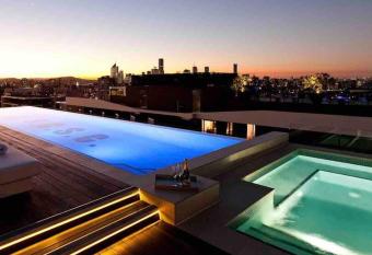 Modern 2 Bedrooms Apt with SUPER Comft Beds & Spa! has rooms with a private hot tub