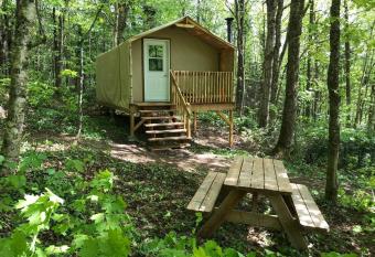 LE CARIBOU Pourvoirie Lac-Beauport has Balcony rooms