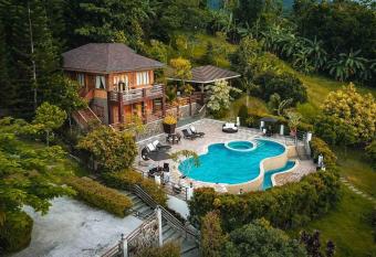 Alta Montana San Pablo has Balcony rooms