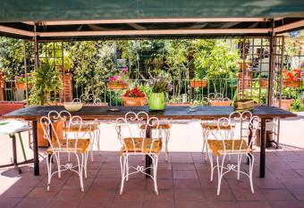 Hotel Il Bargellino allows 18 year olds to book a room