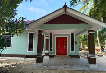 Inara Homestay Besut allows 18 year olds to book a room