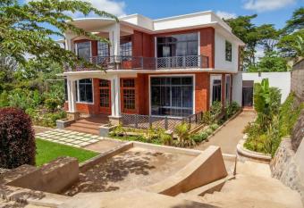 the hill haven has Smoking rooms