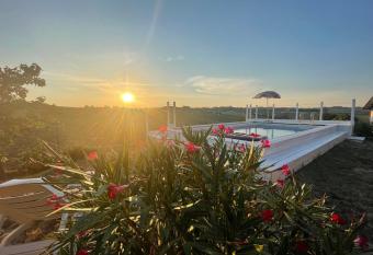 AGRITURISMO LA MOROLLA allows 18 year olds to book a room