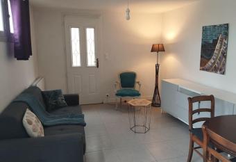 appartement tous conforts has Balcony rooms