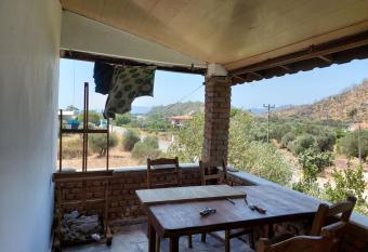 Zima Art Studio allows 18 year olds to book a room