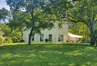 Lou Pantai has Balcony rooms