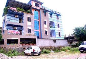 Hotel Jaan Villa allows 18 year olds to book a room